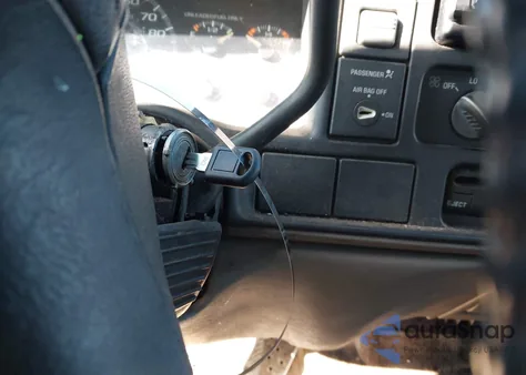 1997 Chevrolet C1500 Fleetside z USA, uszkodzony, nr VIN 2GCEC19R6V1217634